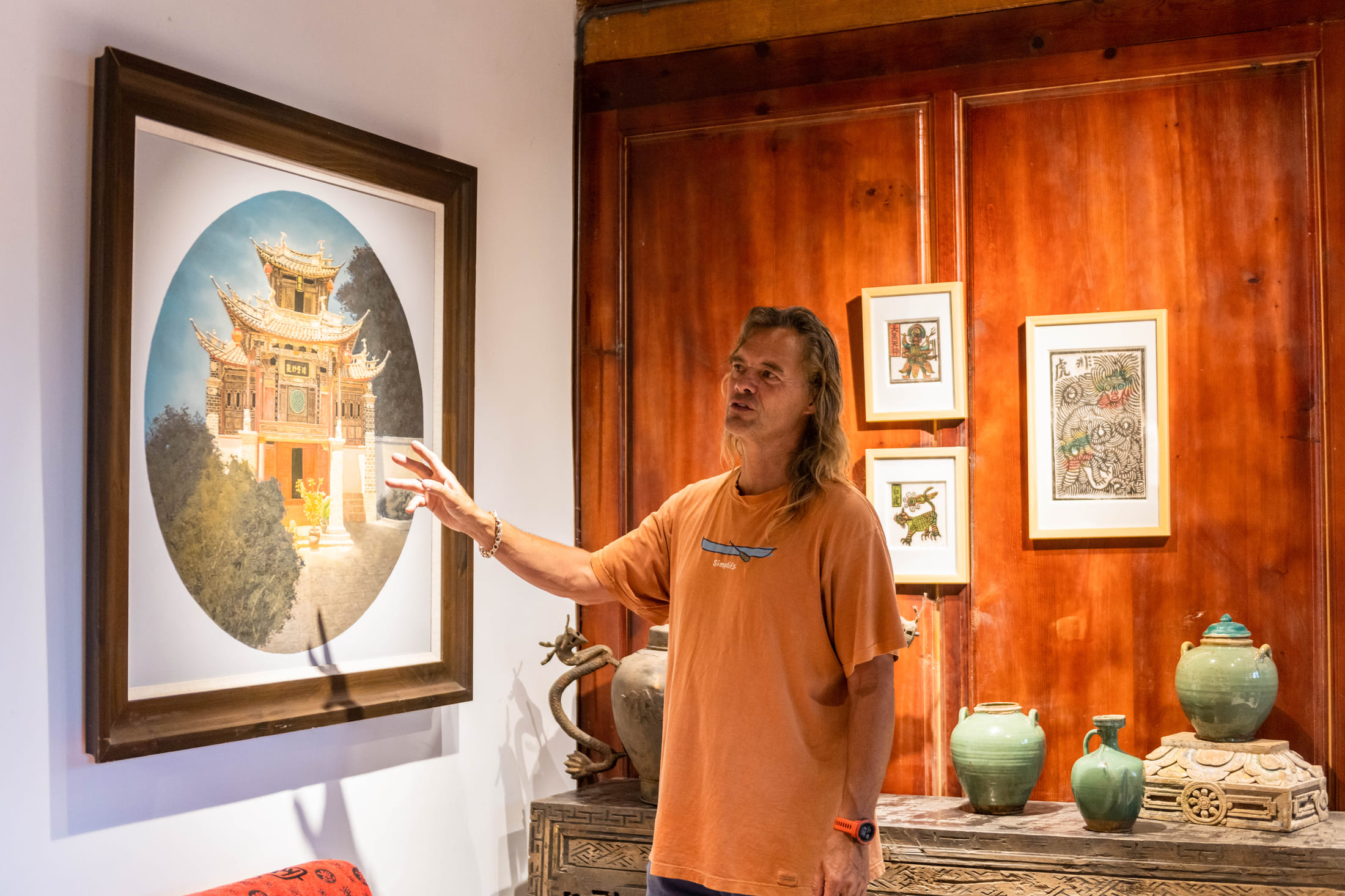 Brian Linden discusses a work by local artists in Shilong Village, Yunnan Province